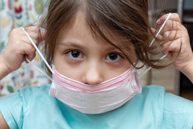 Wende? – Gericht gibt Kindeswohl Vorrang vor schädlichen Masken und Tests
